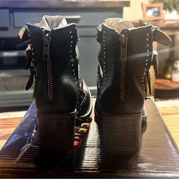 Freebird By Steven “Felicity” Studded Leather Ankle Boots Size 7 (Black) - Picture 5 of 8